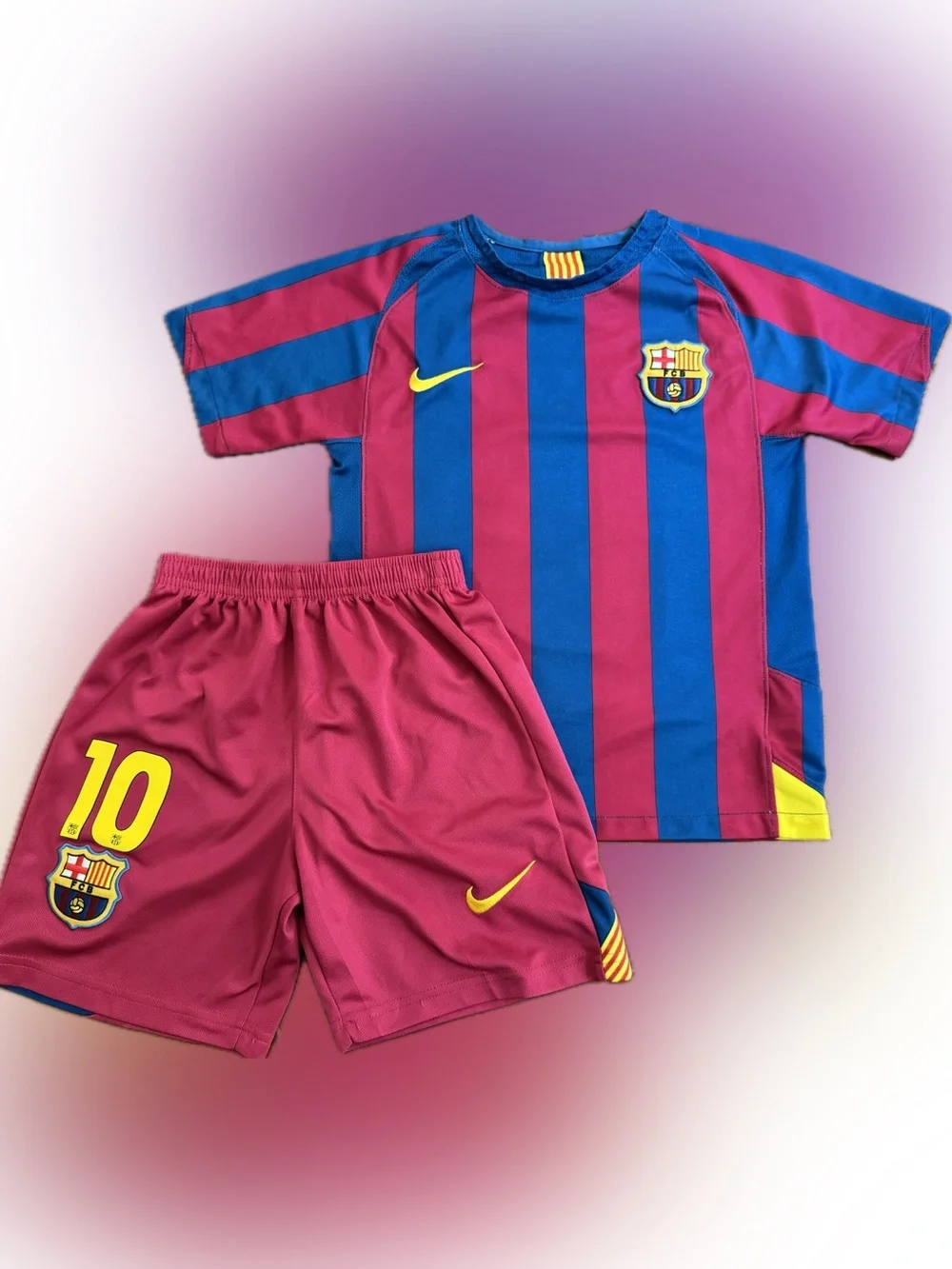 Nike Kids FC Barcelona Ronaldinho 10 jersey and shorts set